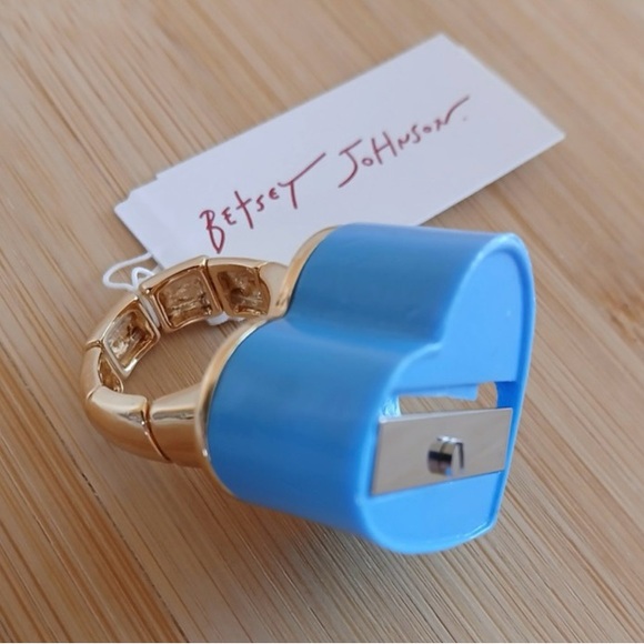 BETSEY JOHNSON 2025 Back to School Blue Pencil Sharpener Kitsch Stretch Ring NWT - Picture 1 of 13